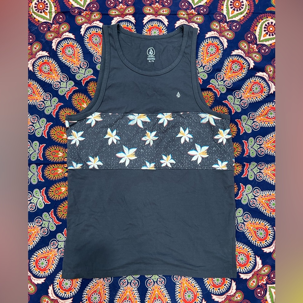 NWOT Volcom men's tank top. Size XL.